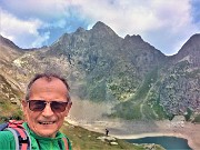 59 Scendiamo al Lago del diavolo con Cima Aga baciAta dal sole nel tardo pomeriggio